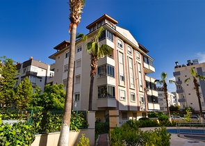 شقة دوبلكس 5 + 1 في منطقة ميدانكافاجي - أنطاليا 