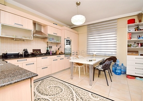 شقة دوبلكس 5 + 1 في منطقة ميدانكافاجي - أنطاليا 