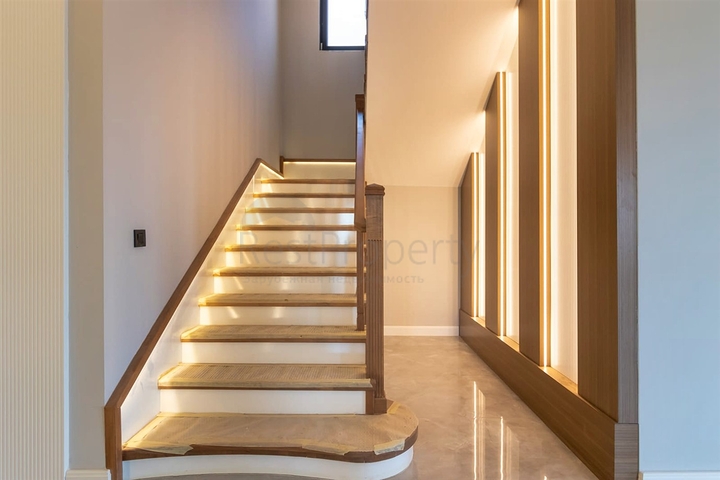 فلل 5 + 1 في منطقة دوشيميالتي-أنطاليا