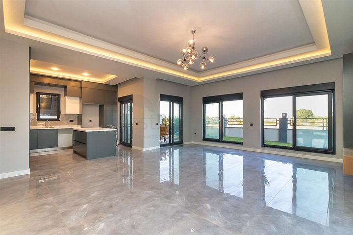 فلل 5 + 1 في منطقة دوشيميالتي-أنطاليا