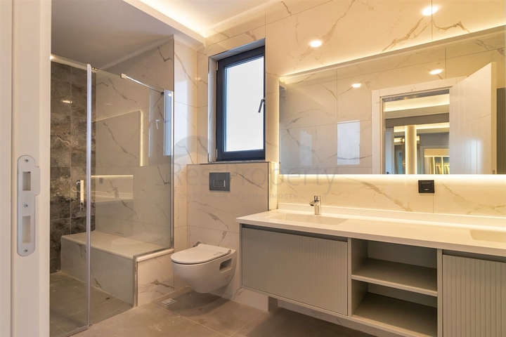 فلل 5 + 1 في منطقة دوشيميالتي-أنطاليا