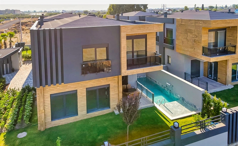 فلل 5 + 1 في منطقة دوشيميالتي-أنطاليا