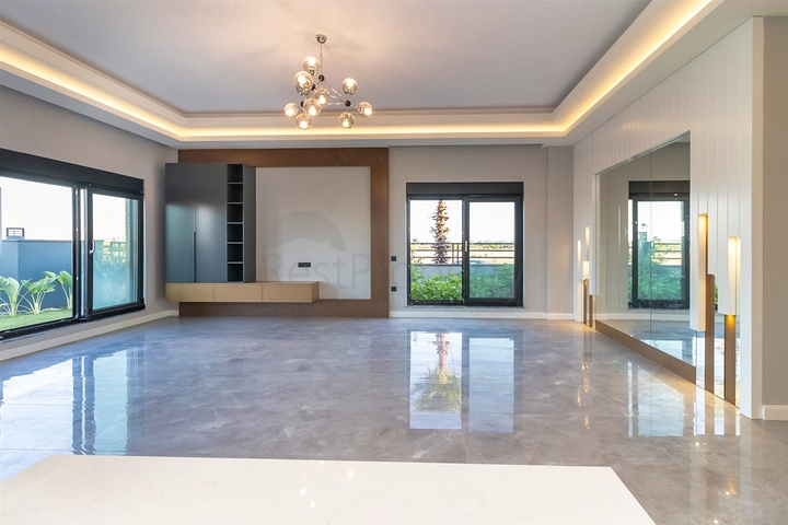 فلل 5 + 1 في منطقة دوشيميالتي-أنطاليا