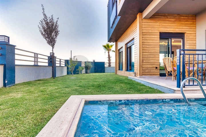 فلل 5 + 1 في منطقة دوشيميالتي-أنطاليا