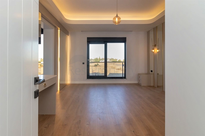 فلل 5 + 1 في منطقة دوشيميالتي-أنطاليا