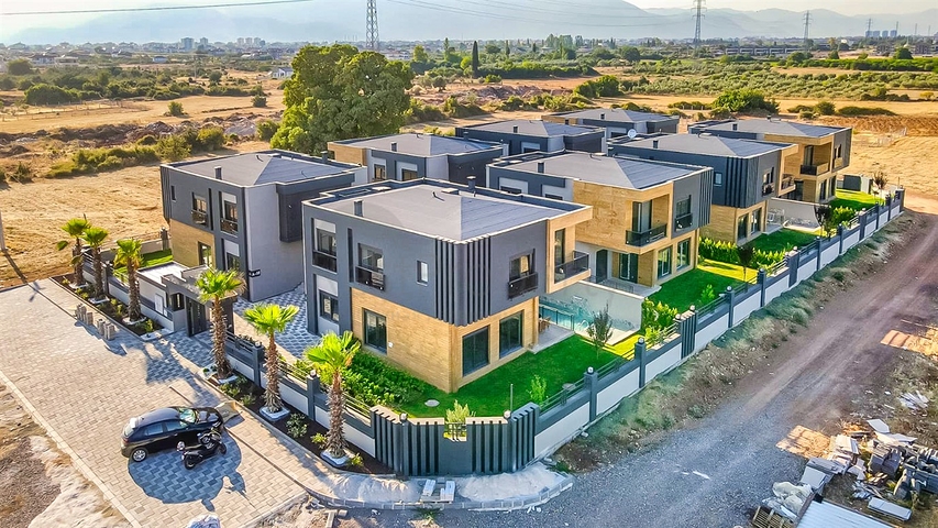 فلل 5 + 1 في منطقة دوشيميالتي-أنطاليا