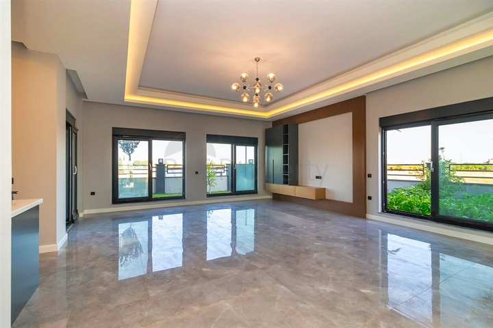 فلل 5 + 1 في منطقة دوشيميالتي-أنطاليا