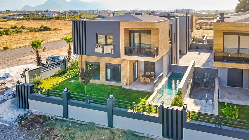 فلل 5 + 1 في منطقة دوشيميالتي-أنطاليا