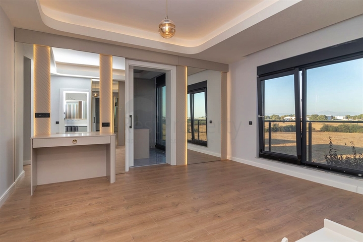 فلل 5 + 1 في منطقة دوشيميالتي-أنطاليا