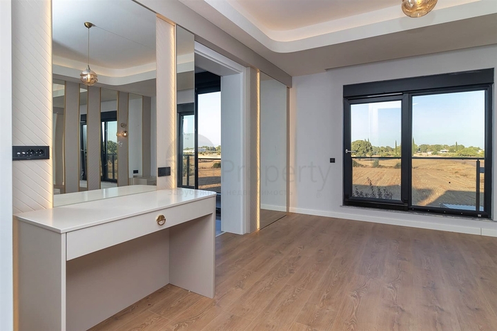 فلل 5 + 1 في منطقة دوشيميالتي-أنطاليا