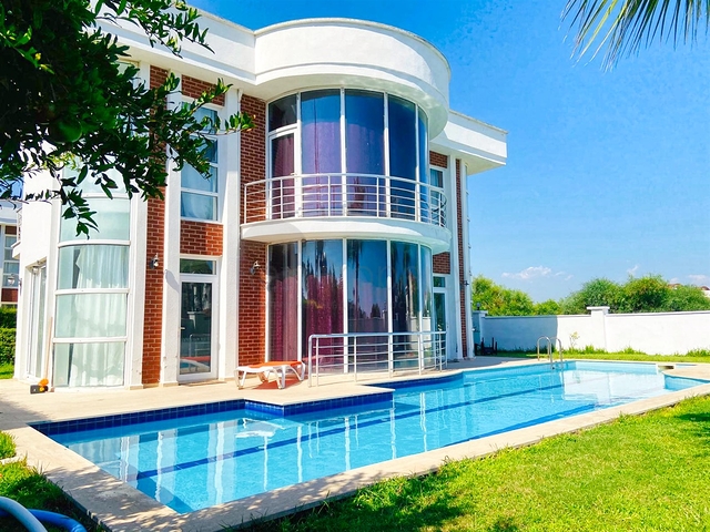 فيلا 4 + 1 في منطقة بيليك أنطاليا