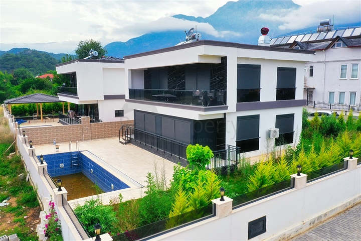 فيلا 4+1 في حي تيكيروفا-أنطاليا