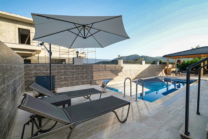 فيلا 4+1 في حي تيكيروفا-أنطاليا