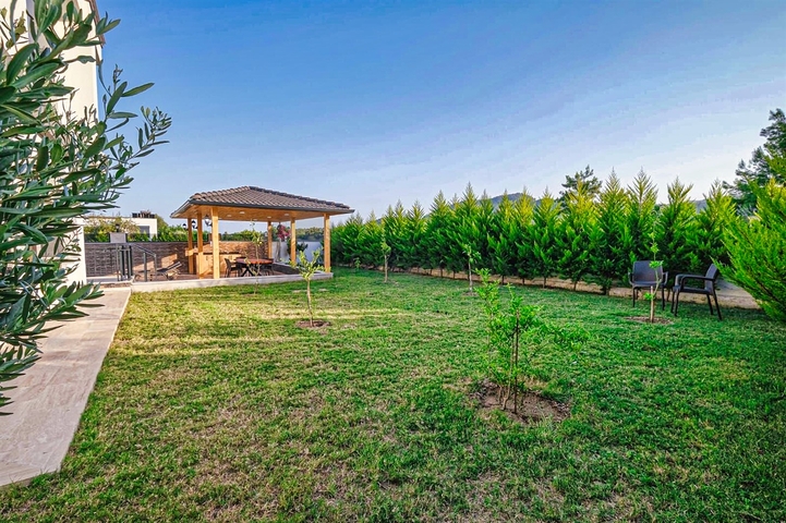 فيلا 4+1 في حي تيكيروفا-أنطاليا