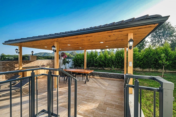 فيلا 4+1 في حي تيكيروفا-أنطاليا