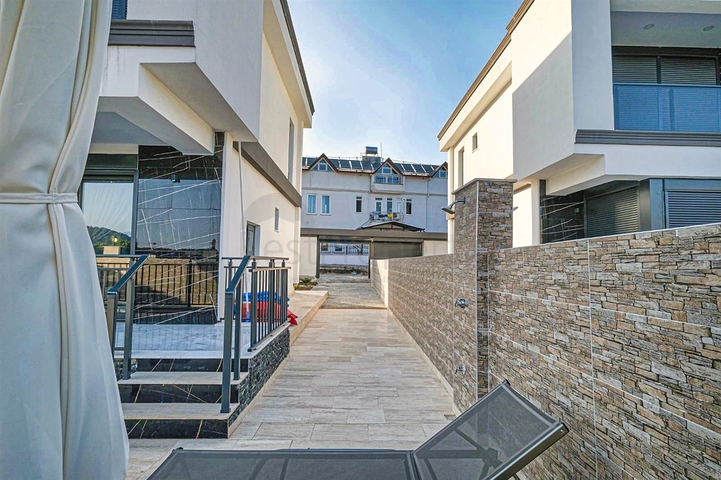 فيلا 4+1 في حي تيكيروفا-أنطاليا