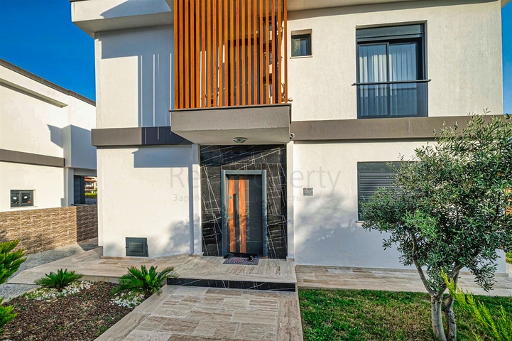 فيلا 4+1 في حي تيكيروفا-أنطاليا