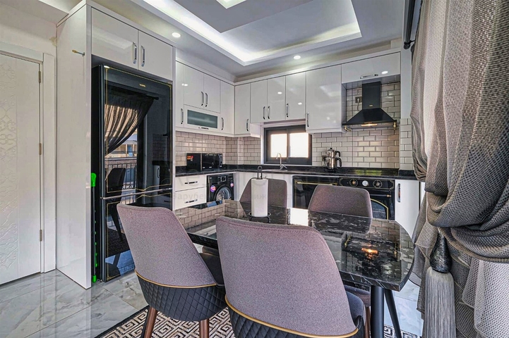 فيلا 4+1 في حي تيكيروفا-أنطاليا