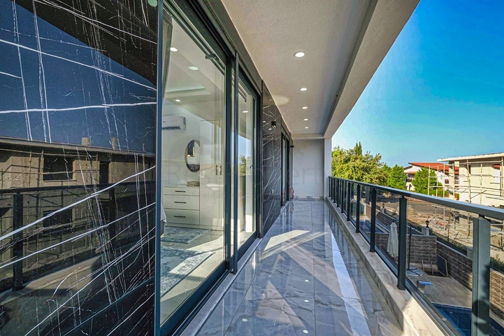 فيلا 4+1 في حي تيكيروفا-أنطاليا