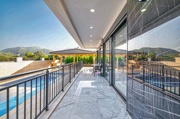 فيلا 4+1 في حي تيكيروفا-أنطاليا