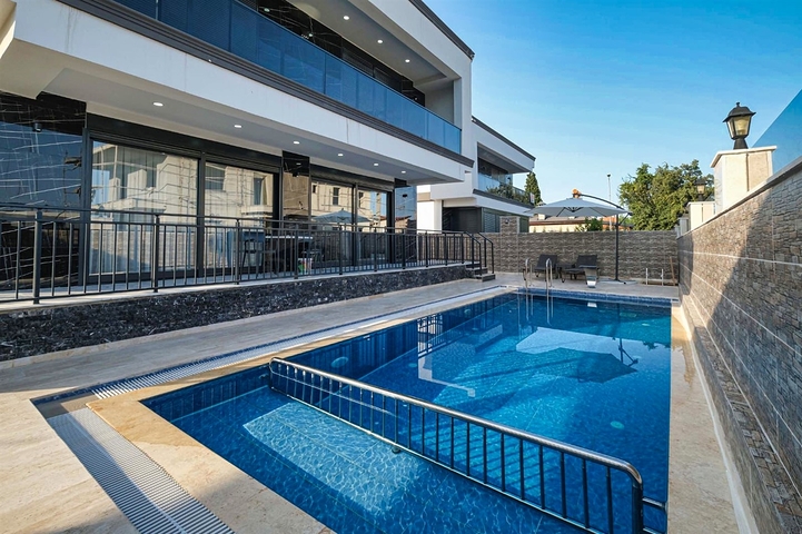 فيلا 4+1 في حي تيكيروفا-أنطاليا