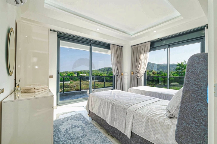 فيلا 4+1 في حي تيكيروفا-أنطاليا