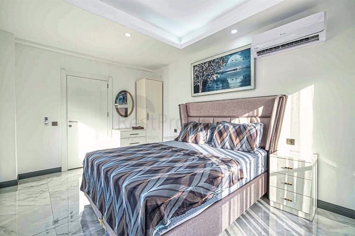 فيلا 4+1 في حي تيكيروفا-أنطاليا