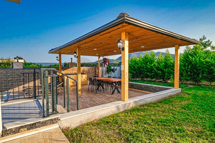 فيلا 4+1 في حي تيكيروفا-أنطاليا