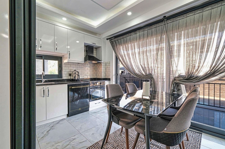 فيلا 4+1 في حي تيكيروفا-أنطاليا