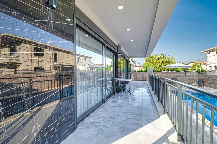 فيلا 4+1 في حي تيكيروفا-أنطاليا