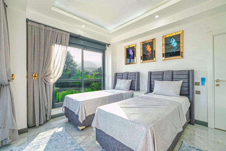 فيلا 4+1 في حي تيكيروفا-أنطاليا