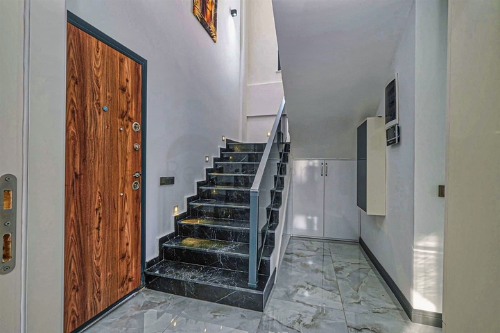 فيلا 4+1 في حي تيكيروفا-أنطاليا