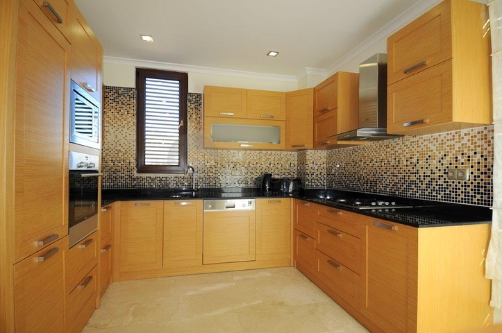 فيلا رائعة في أضخم مجمعات ألانيا Gold city  للبيع