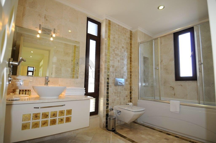 فيلا رائعة في أضخم مجمعات ألانيا Gold city  للبيع