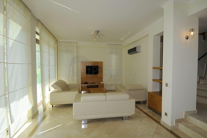 فيلا رائعة في أضخم مجمعات ألانيا Gold city  للبيع