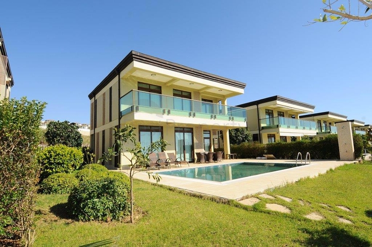 فيلا رائعة في أضخم مجمعات ألانيا Gold city  للبيع