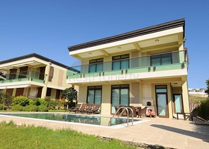 فيلا رائعة في أضخم مجمعات ألانيا Gold city  للبيع