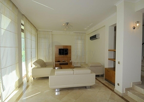 فيلا رائعة في أضخم مجمعات ألانيا Gold city  للبيع