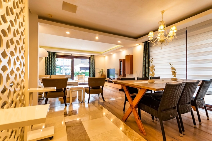 فيلا 5+2 في ساريسو - حي أنطاليا