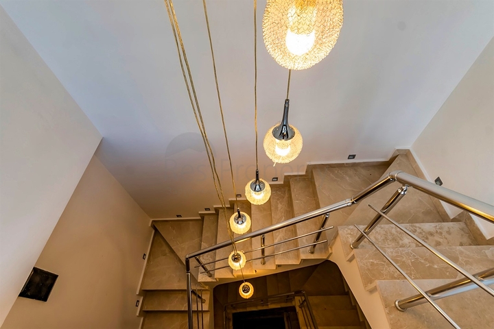 فيلا 5+2 في ساريسو - حي أنطاليا