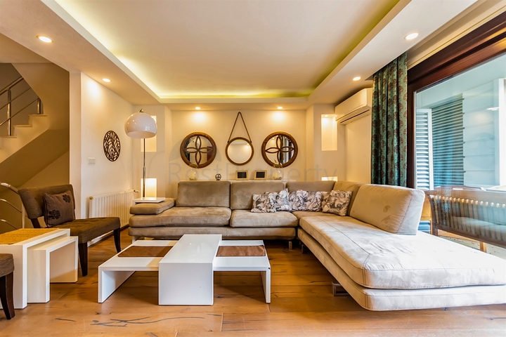 فيلا 5+2 في ساريسو - حي أنطاليا