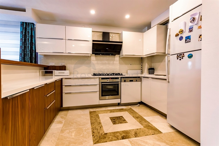 فيلا 5+2 في ساريسو - حي أنطاليا