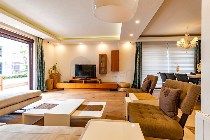 فيلا 5+2 في ساريسو - حي أنطاليا