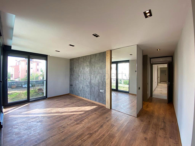 فيلا 5 + 1 في حي ارمينيك انطاليا