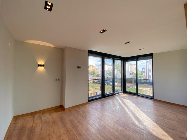 فيلا 5 + 1 في حي ارمينيك انطاليا