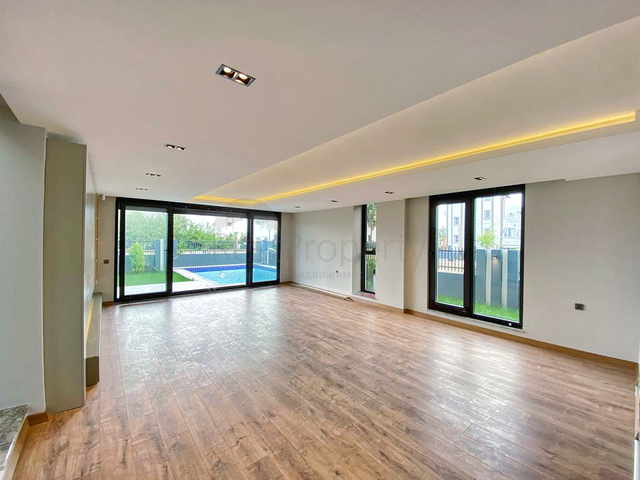 فيلا 5 + 1 في حي ارمينيك انطاليا