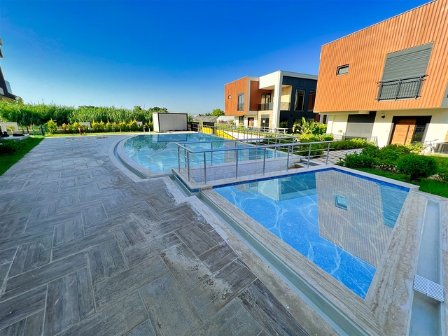 شقة 2 + 1 في حي إرمينيك أنطاليا 