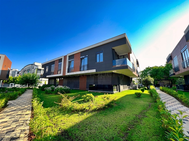 شقة 2 + 1 في حي إرمينيك أنطاليا 