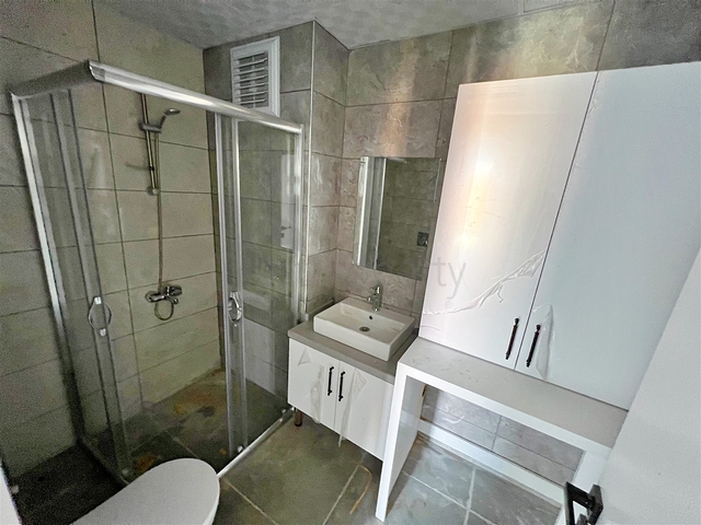 شقة 2 + 1 في حي إرمينيك أنطاليا 