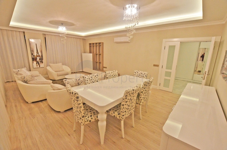 شقة بتخطيط5+1 في أحد المجمعات الفاخرة على الخط الأول من البحر في منطقة كاستل – ألانيا